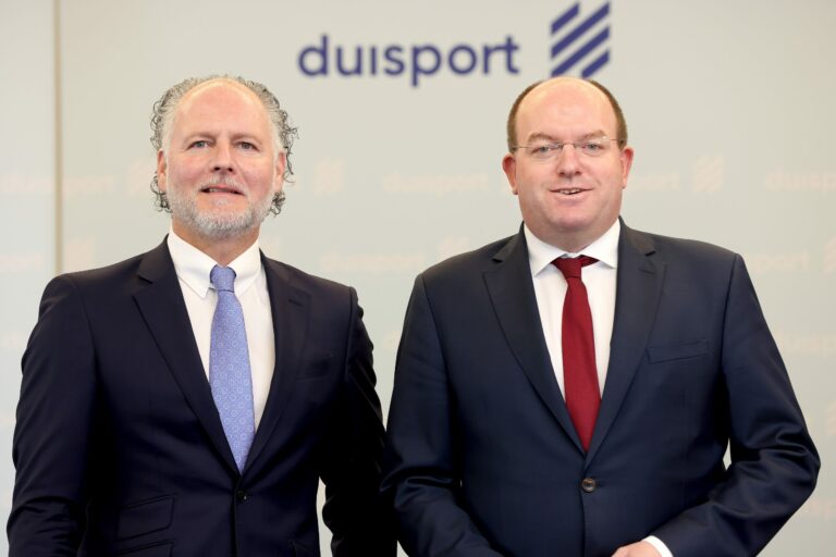 Blicken selbstbewusst und zuversichtlich in die Zukunft: duisport-CEO Markus Bangen (r.) und Lars Nennhaus