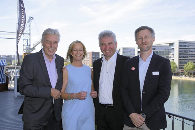 Von links nach rechts: Erich Staake (Vorstandsvorsitzender der Duisburger Hafen AG)