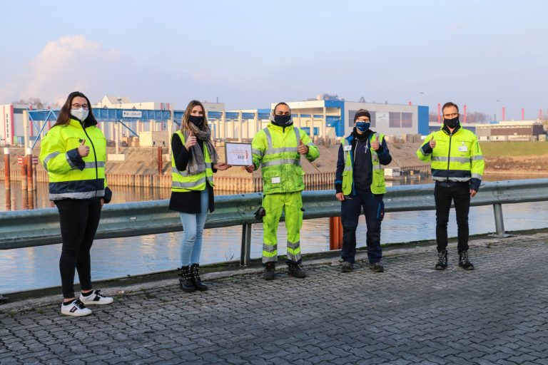 Bereits zum fünften Mal wurde die duisport-Gruppe als „Ausgezeichneter Ausbildungsbetrieb“ zertifiziert. Copyright duisport