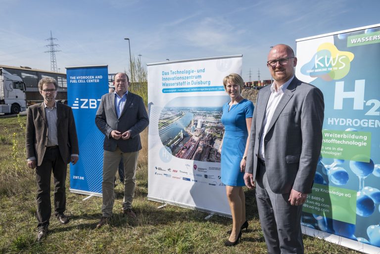 Von links: Dr. Peter Beckhaus (Geschäftsführer ZBT)