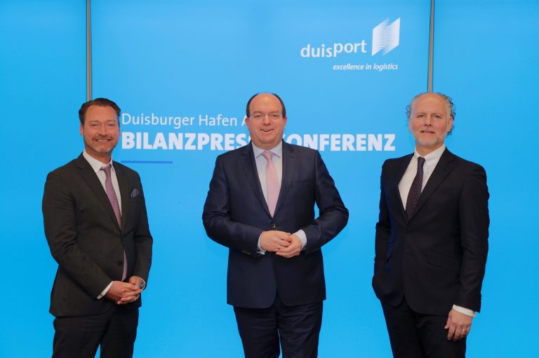 Der Vorstand der duisport-Gruppe bei der heutigen Bilanzpressekonferenz von links: Dr. Carsten Hinne