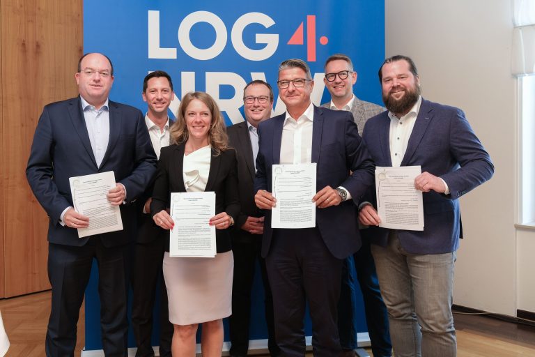 Bildunterschrift: v.l.n.r.: Markus Bangen (CEO duisport)