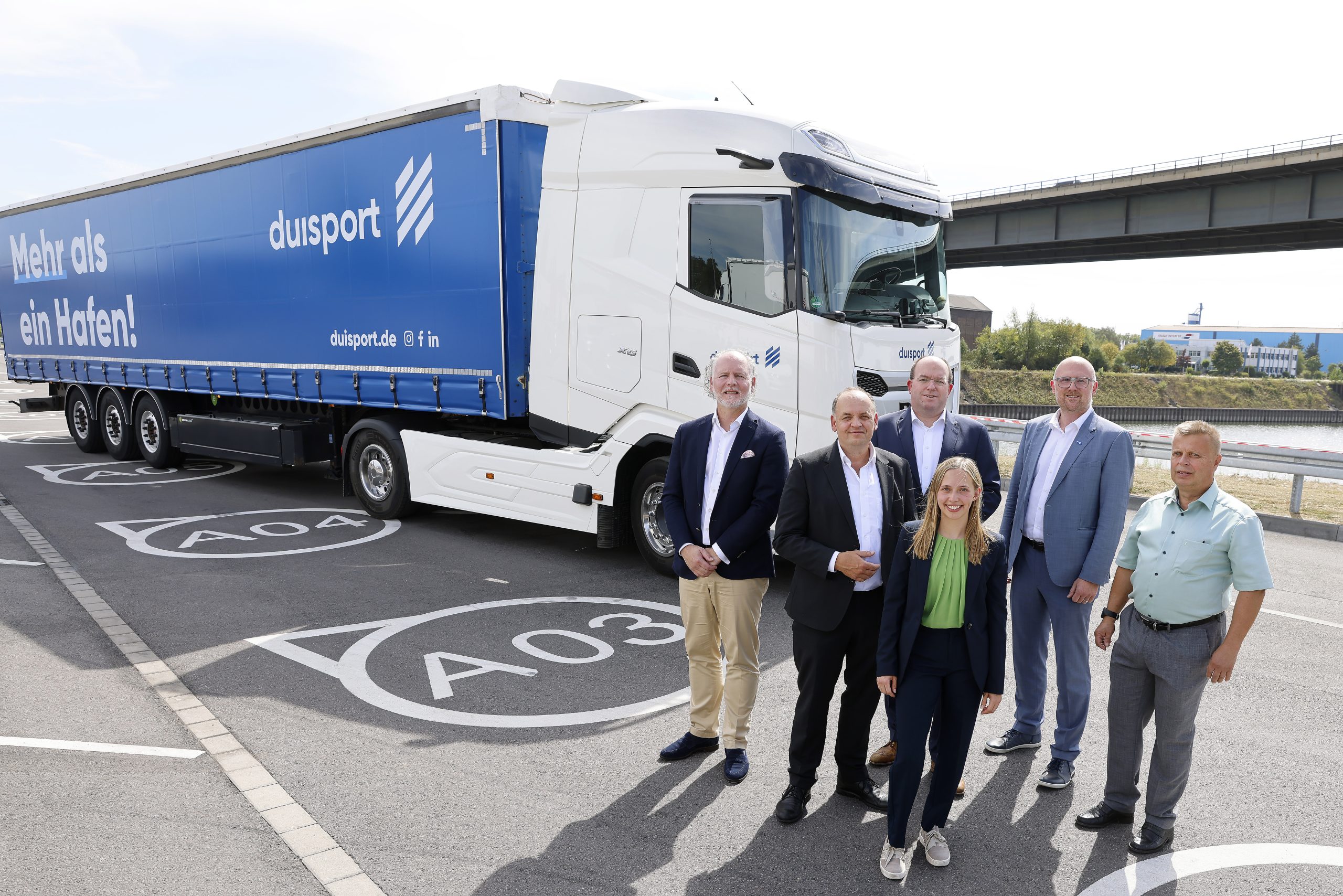 Eröffnung eines neuen Lkw-Parkplatzes mit intelligentem Parksystem am Hafenbecken C