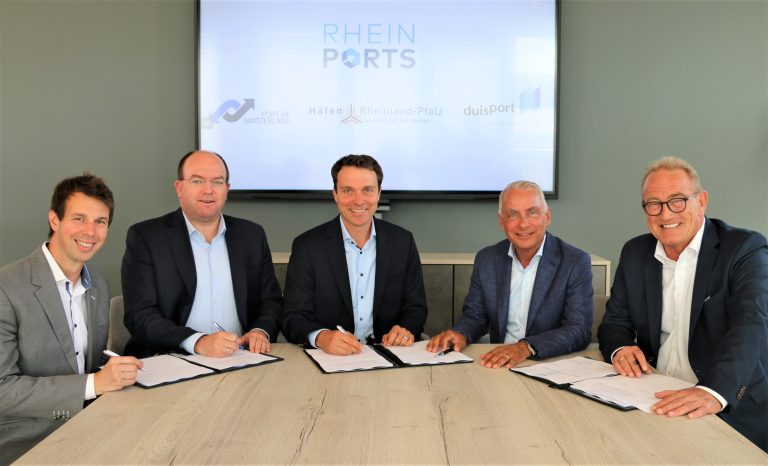 Von links: Felix Harder (Geschäftsführer der RheinPorts GmbH)