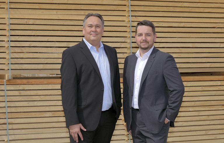 Geschäftsführer der neu firmierten Verpackungsgruppe „duisport industrial solutions“: Jan-Malte Wöhrle (links) und Christian Staudner (Foto: duisport)